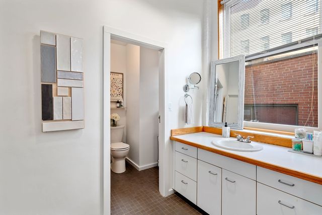 76 Batterymarch St. 5, Boston, MA 02110