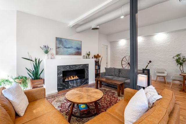 76 Batterymarch St. 5, Boston, MA 02110