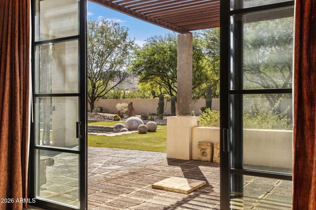 7702 N MOCKINGBIRD Lane, Paradise Valley, AZ 85253