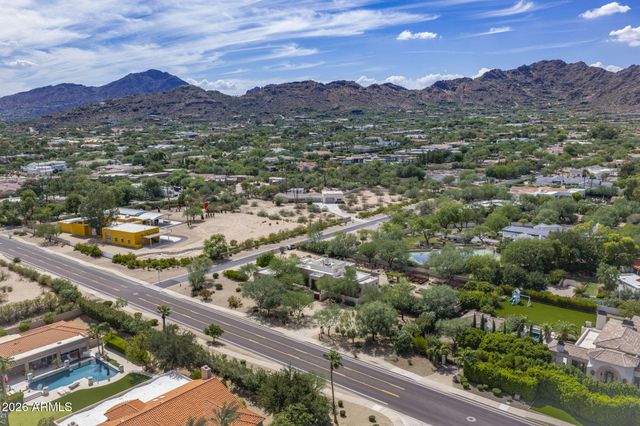 7702 N MOCKINGBIRD Lane, Paradise Valley, AZ 85253