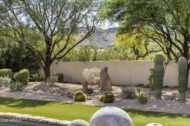 7702 N MOCKINGBIRD Lane, Paradise Valley, AZ 85253