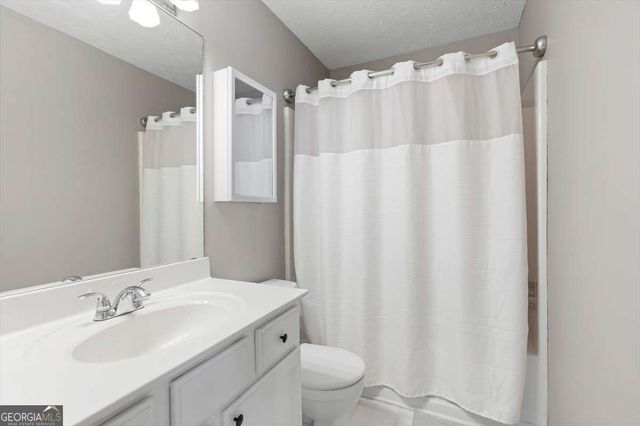 1061 Daventry Crossing, Woodstock, GA 30188