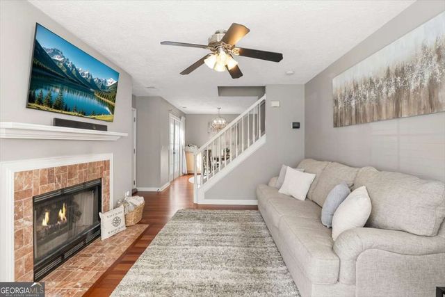 1061 Daventry Crossing, Woodstock, GA 30188