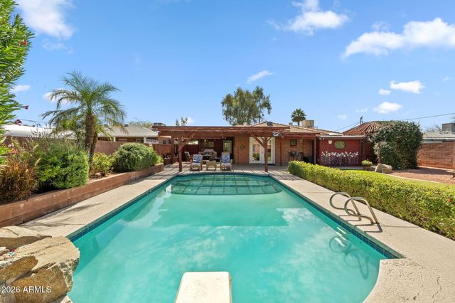 1936 W CLARENDON Avenue, Phoenix, AZ 85015