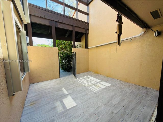 3957 Adra Ave F-49, Doral, FL 33178