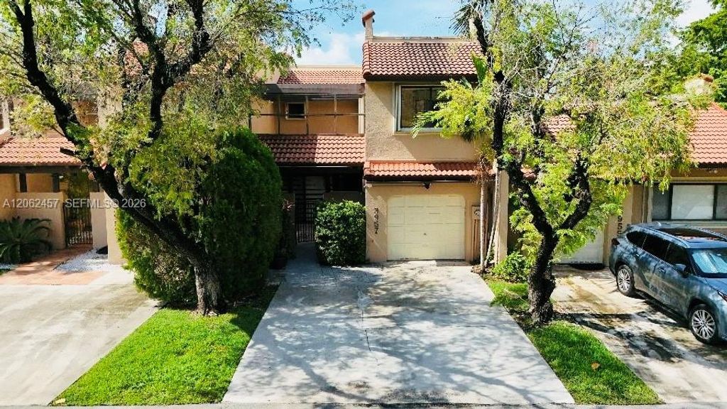 3957 Adra Ave F-49, Doral, FL 33178
