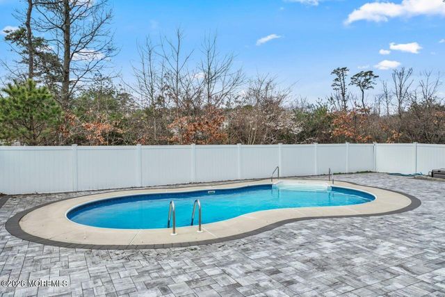 817 Locust Road, Beachwood, NJ 08722