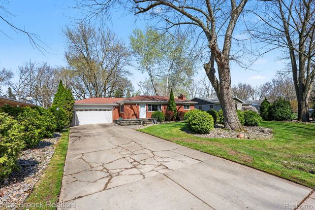 33711 Schneider Road, Chesterfield Township, MI 48047