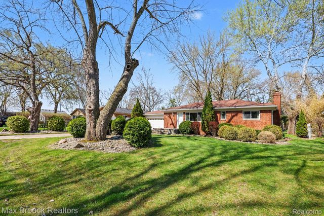 33711 Schneider Road, Chesterfield Township, MI 48047