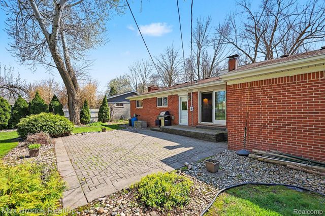 33711 Schneider Road, Chesterfield Township, MI 48047