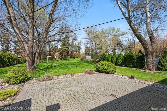 33711 Schneider Road, Chesterfield Township, MI 48047