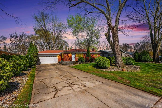 33711 Schneider Road, Chesterfield Township, MI 48047