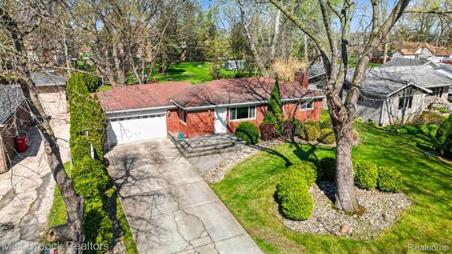 33711 Schneider Road, Chesterfield Township, MI 48047