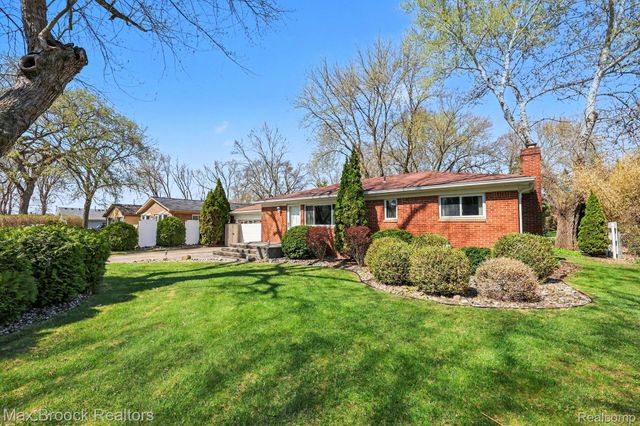 33711 Schneider Road, Chesterfield Township, MI 48047
