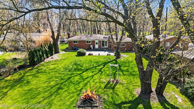 33711 Schneider Road, Chesterfield Township, MI 48047