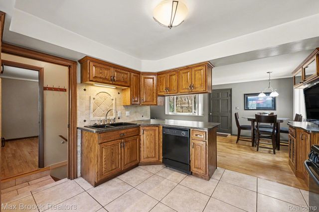 33711 Schneider Road, Chesterfield Township, MI 48047