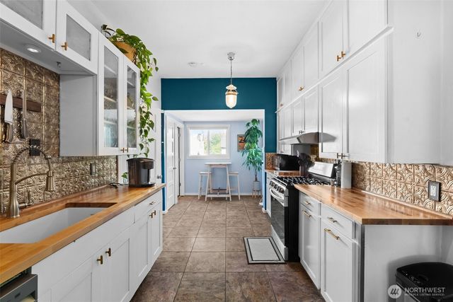 611 S Grant Avenue, Tacoma, WA 98405