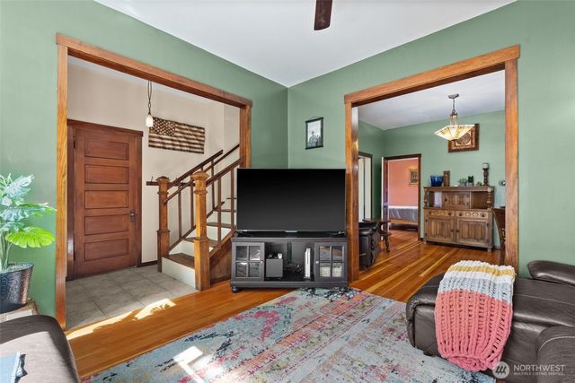 611 S Grant Avenue, Tacoma, WA 98405