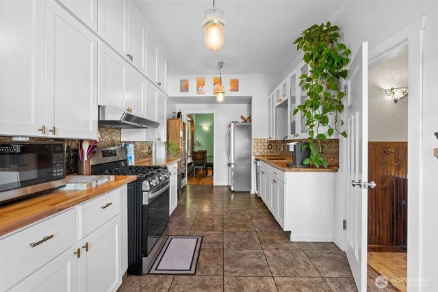 611 S Grant Avenue, Tacoma, WA 98405
