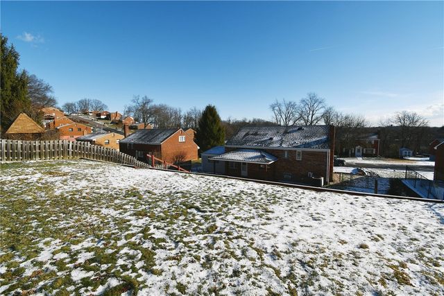 309 Holly Hill Dr, Ross Twp, PA 15237