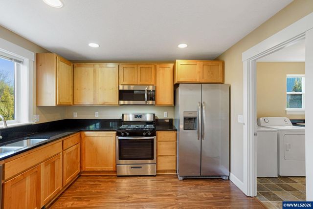 981 Ratcliff Dr SE, Salem, OR 97302