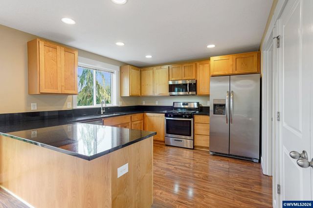 981 Ratcliff Dr SE, Salem, OR 97302