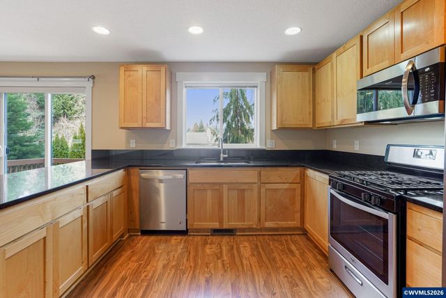 981 Ratcliff Dr SE, Salem, OR 97302