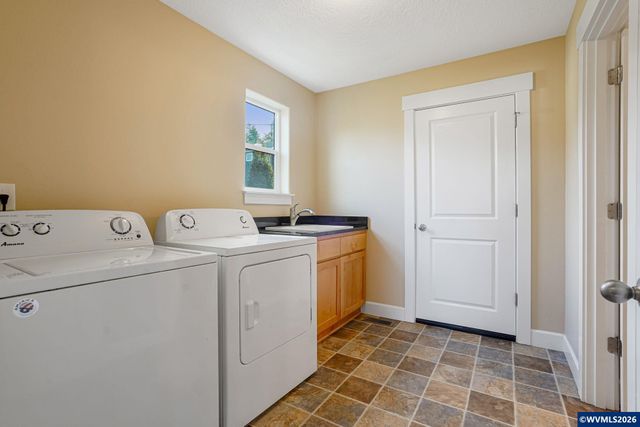 981 Ratcliff Dr SE, Salem, OR 97302