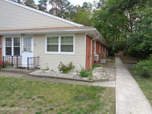 28 B Snowberry Lane, Whiting, NJ 08759