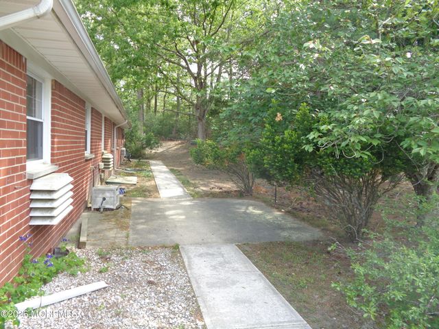 28 B Snowberry Lane, Whiting, NJ 08759