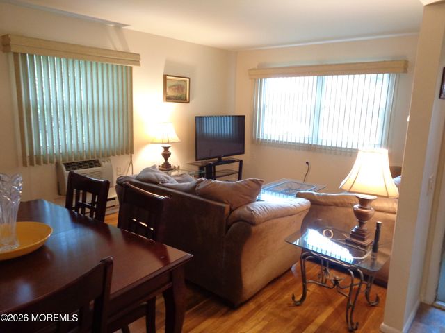 28 B Snowberry Lane, Whiting, NJ 08759