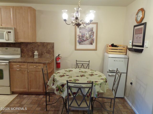 28 B Snowberry Lane, Whiting, NJ 08759