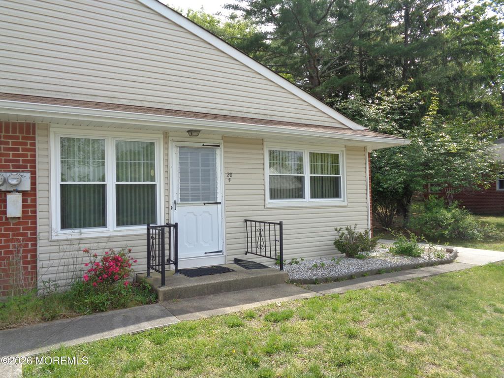 28 B Snowberry Lane, Whiting, NJ 08759