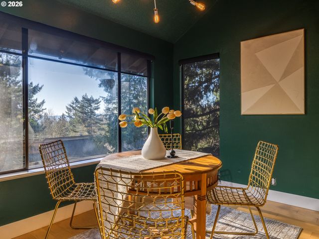 239 CERVANTES Cir, Lake Oswego, OR 97035