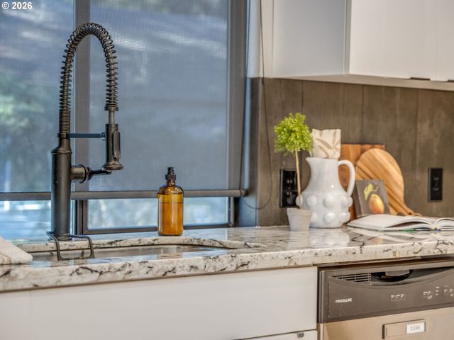 239 CERVANTES Cir, Lake Oswego, OR 97035