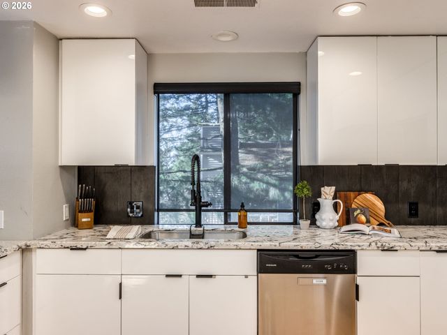 239 CERVANTES Cir, Lake Oswego, OR 97035