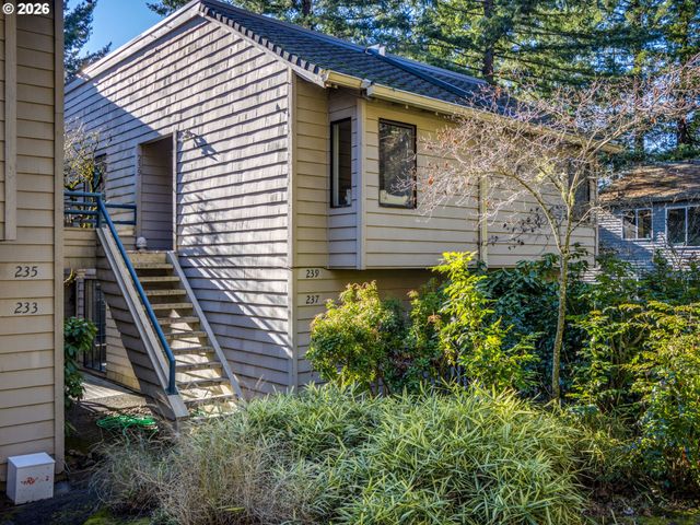 239 CERVANTES Cir, Lake Oswego, OR 97035
