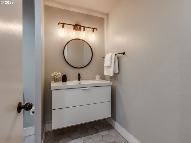 239 CERVANTES Cir, Lake Oswego, OR 97035