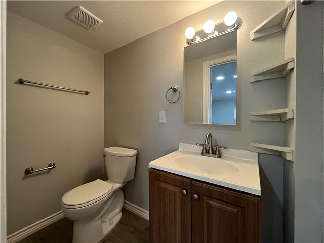 4801 Lansdown Dr, Corpus Christi, TX 78411