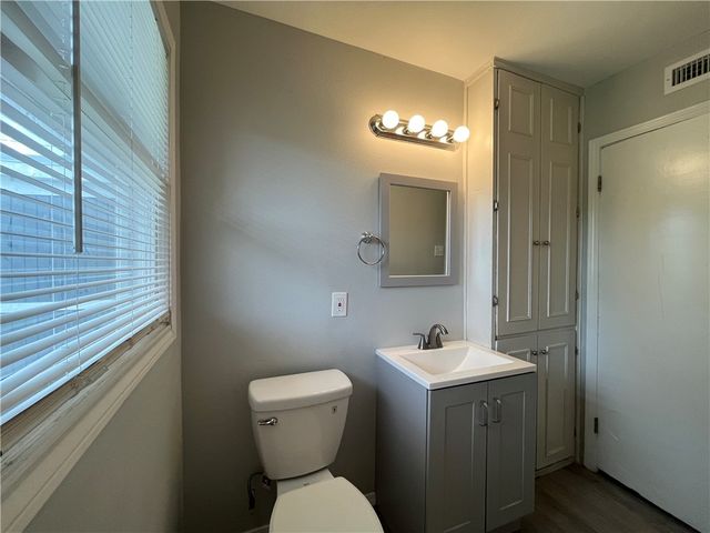 4801 Lansdown Dr, Corpus Christi, TX 78411