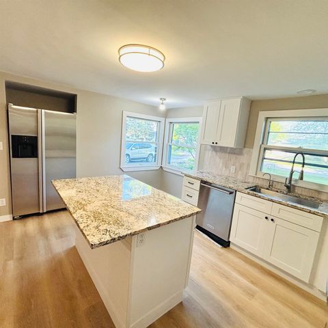 1590 Elizabeth Lane, Essexville, MI 48732