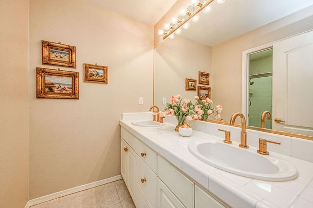 10621 N Pierpont Circle, Fresno, CA 93730