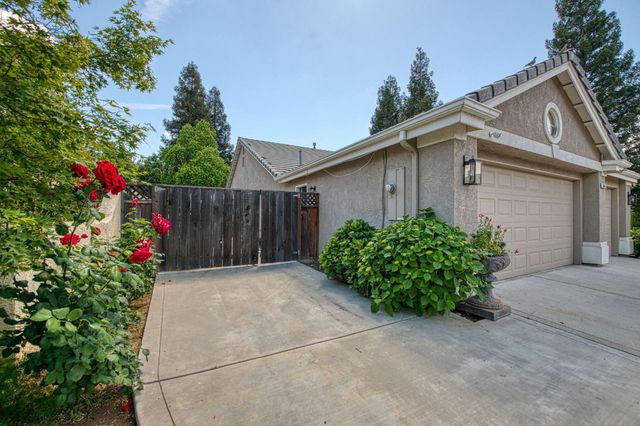 10621 N Pierpont Circle, Fresno, CA 93730