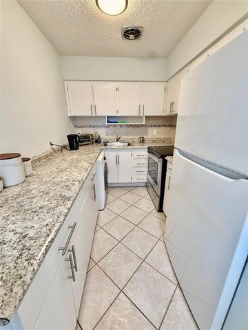800 SW 11th Ave 19A, Hallandale Beach, FL 33009