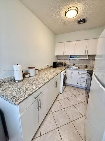 800 SW 11th Ave 19A, Hallandale Beach, FL 33009