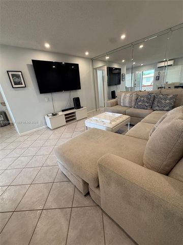 800 SW 11th Ave 19A, Hallandale Beach, FL 33009