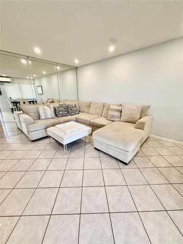 800 SW 11th Ave 19A, Hallandale Beach, FL 33009