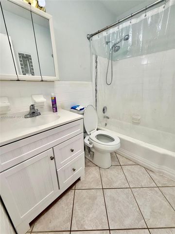 800 SW 11th Ave 19A, Hallandale Beach, FL 33009