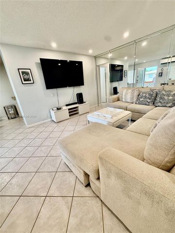 800 SW 11th Ave 19A, Hallandale Beach, FL 33009