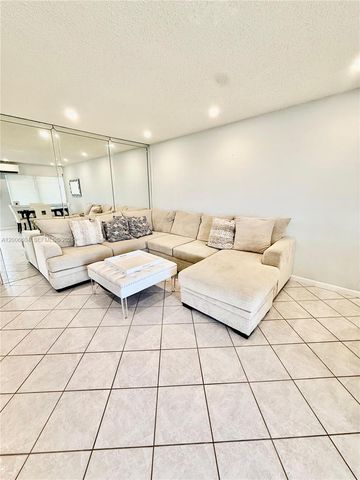 800 SW 11th Ave 19A, Hallandale Beach, FL 33009